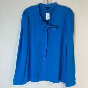 NWT. Ann Taylor Small Tie Neck Puff Shoulder Button Up Shirt.